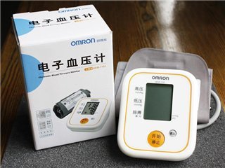 欧姆龙上臂式HEM-7101电子血压计